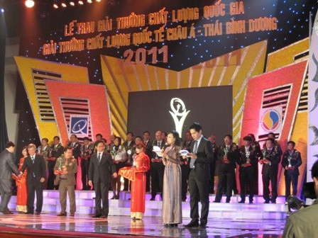 Công ty CP nhựa TNTP nhận giải vàng chất lượng quốc gia năm 2011 và bằng khen của thủ tướng chính phủ