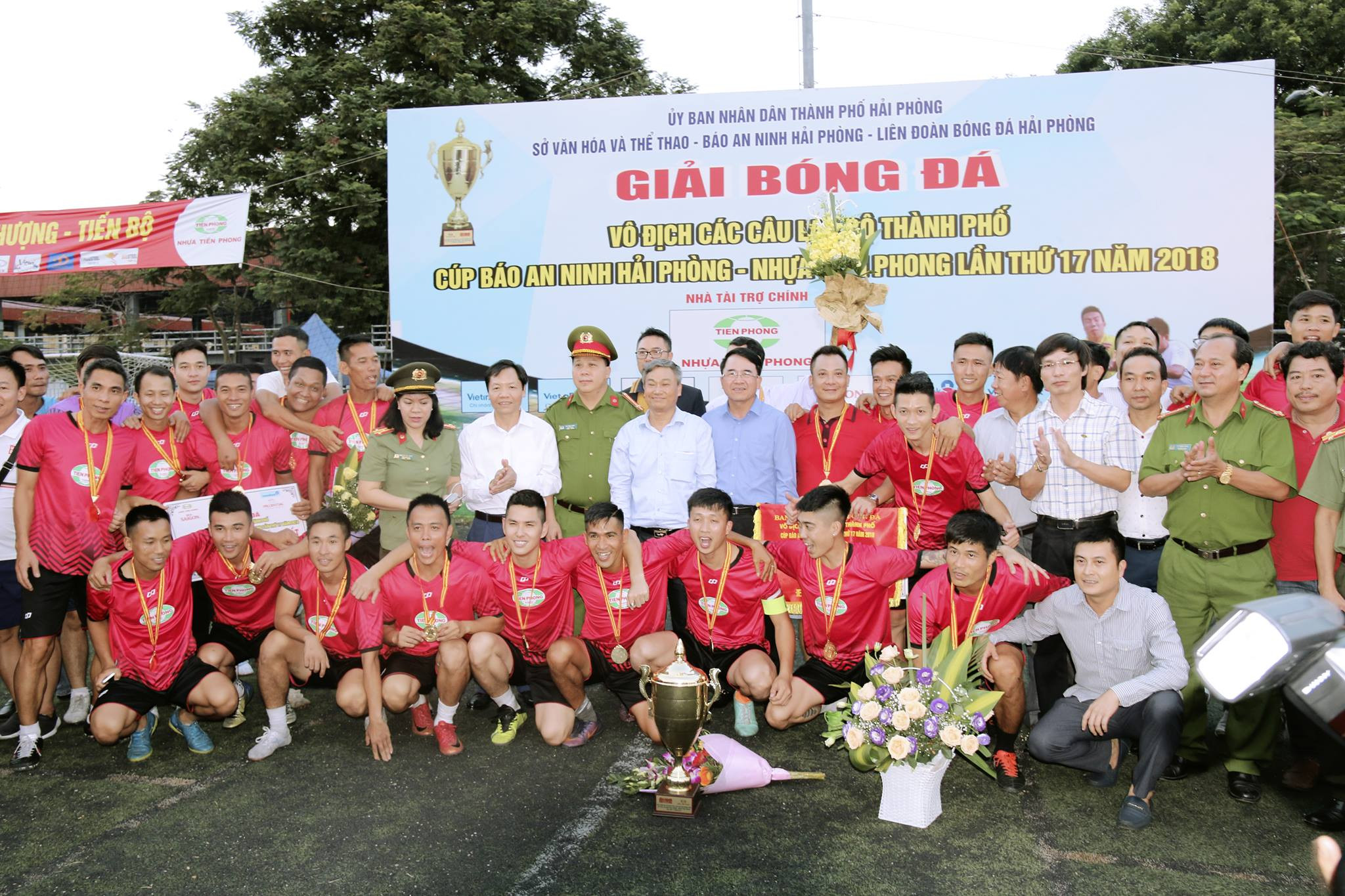 Lễ bế mạc Giải bóng đá Vô địch các CLB thành phố Cúp báo ANHP – Nhựa Tiền Phong lần thứ 17